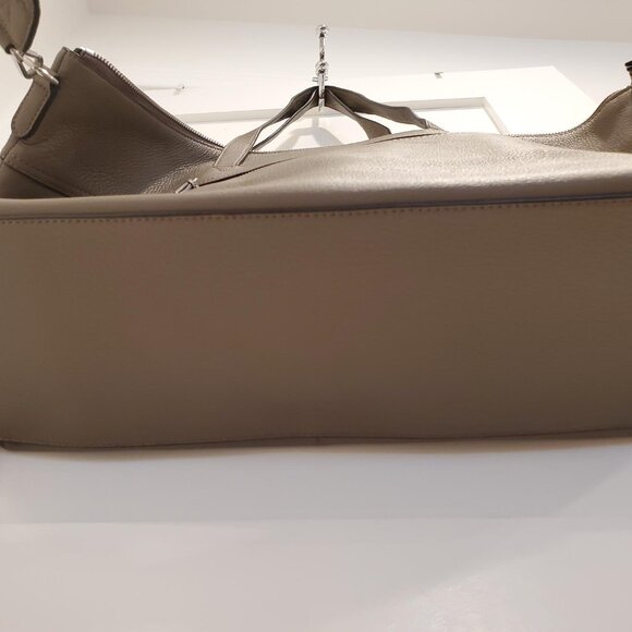 Vince Camuto Large Pebble Leather Shoulder Bag Purse Warm Taupe EUC - Picture 3 of 6